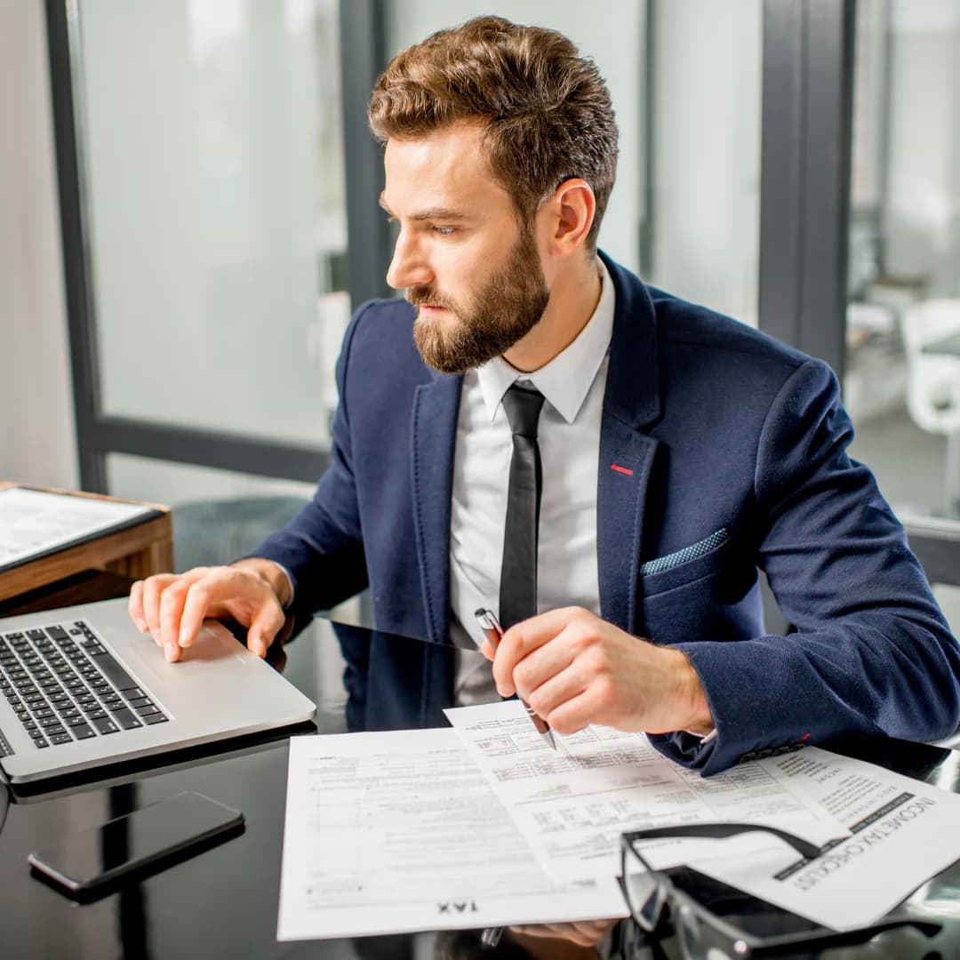 Climbing the Commercial Real Estate Career Ladder: How to Build a Resume That Lands Deals (and Interviews)